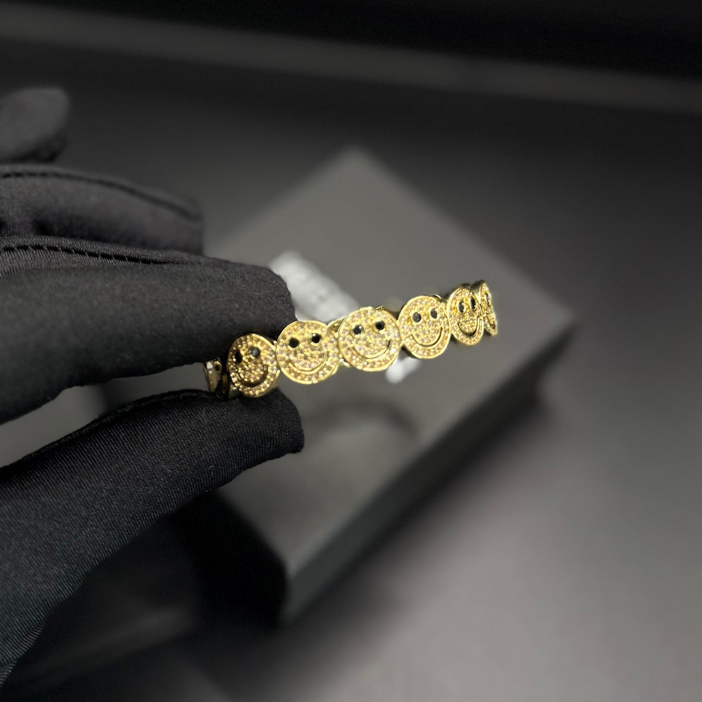 ICED OUT "SMILE" ARMREIF - ICERAIN JEWELRY