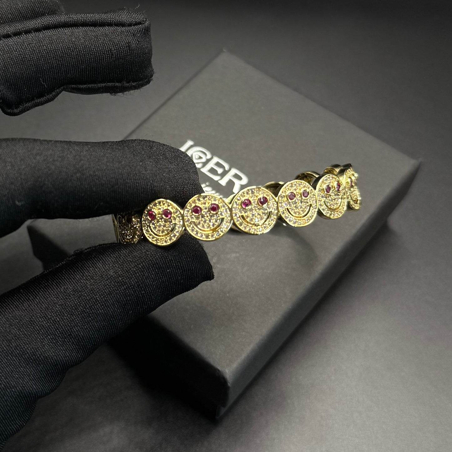 ICED OUT "SMILE" ARMREIF - ICERAIN JEWELRY