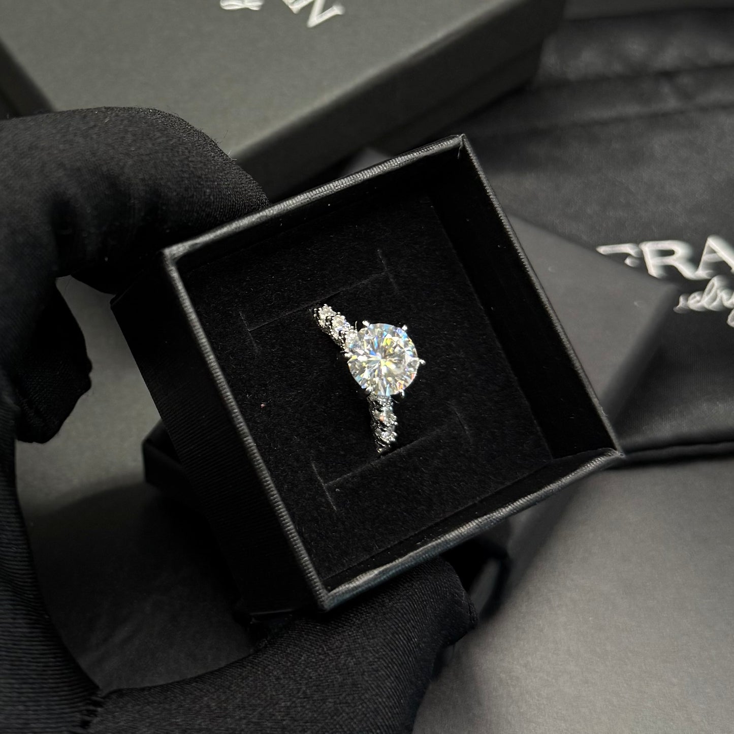 ICED OUT MOISSANITE "SPOSARE" WEISSGOLD 925S SILVER RING - ICERAIN JEWELRY
