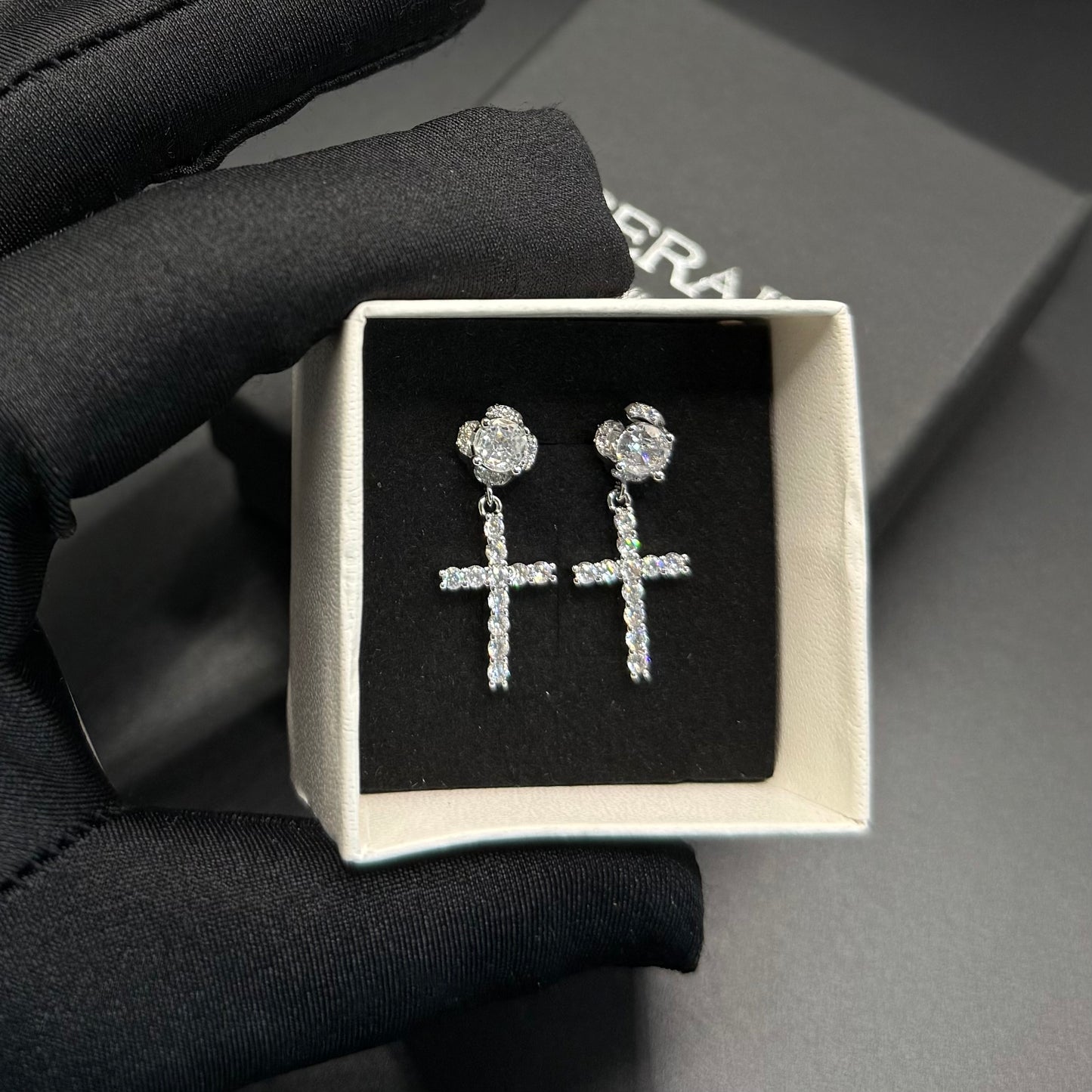 ICED OUT "SILVER LUXURY CROSS" OHRRINGE - ICERAIN JEWELRY