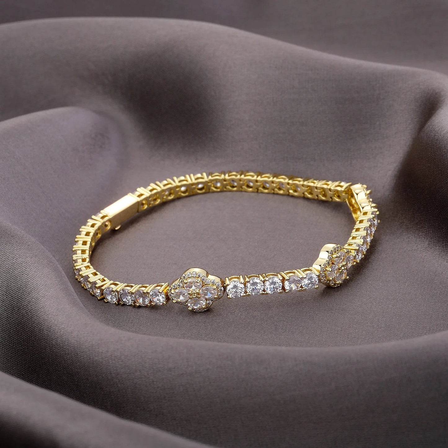 ICED OUT 4MM "GOLD CLOVER TENNIS V2" ARMBAND