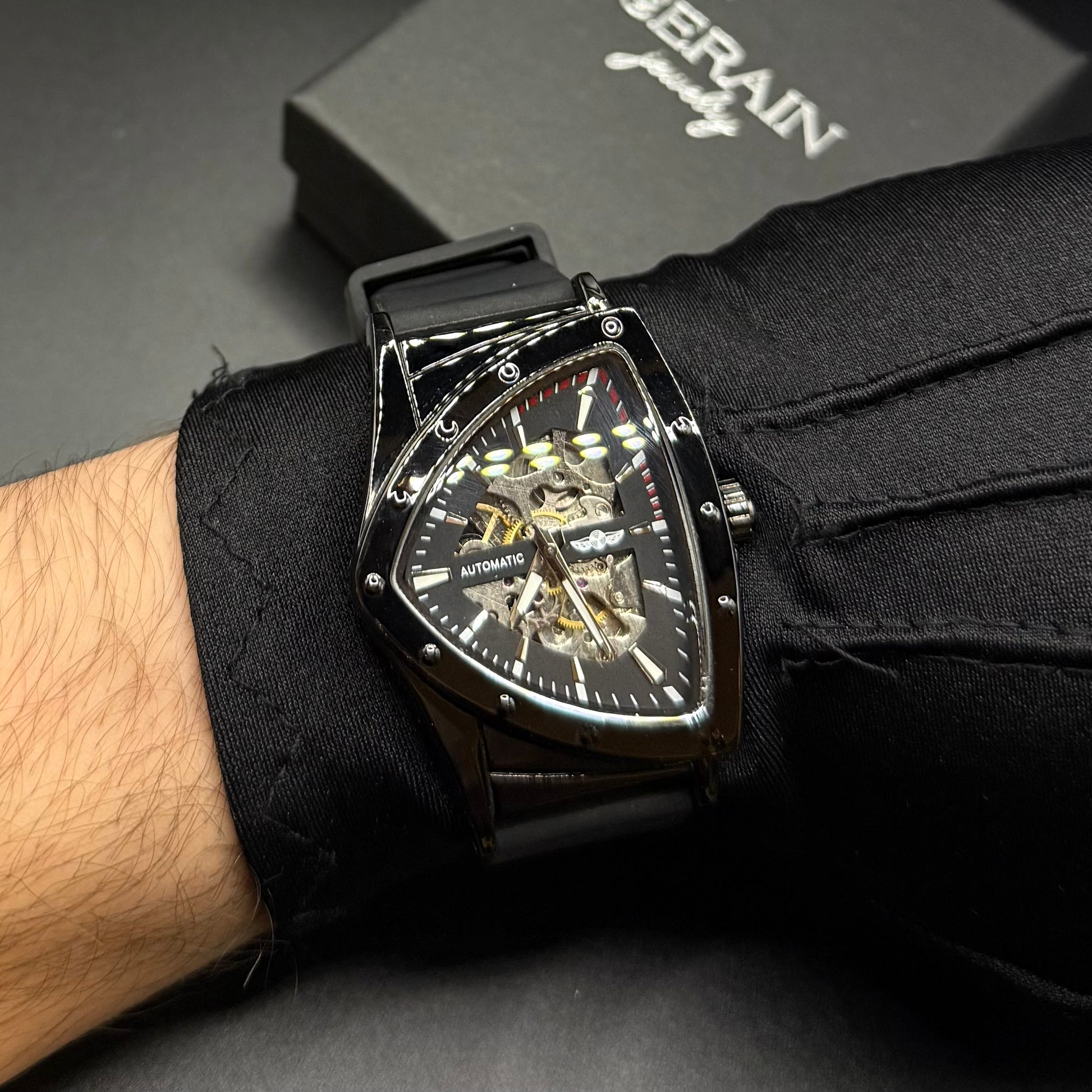 EDELSTAHL AUTOMATIK "TRIANGLAR" UHR - ICERAIN JEWELRY