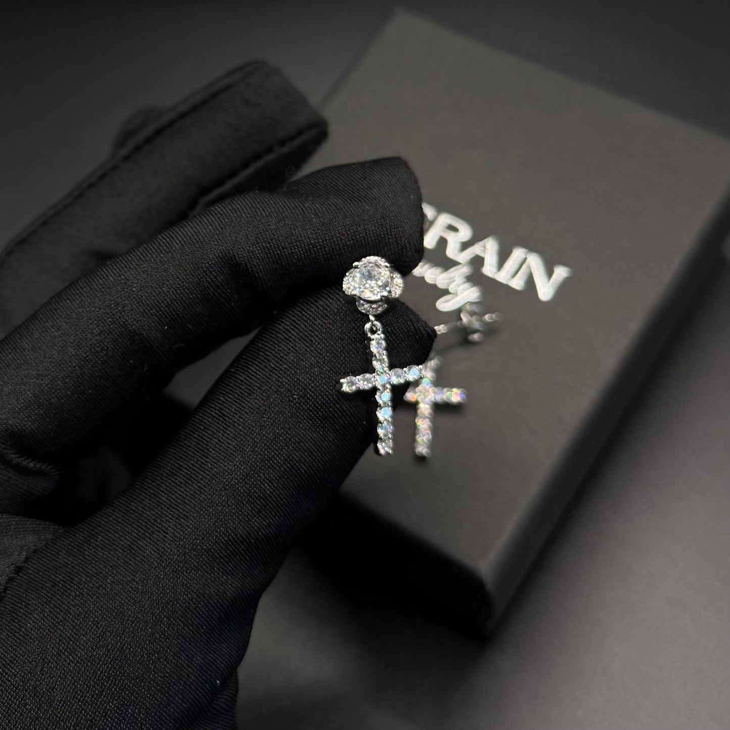 ICED OUT "SILVER LUXURY CROSS" OHRRINGE - ICERAIN JEWELRY