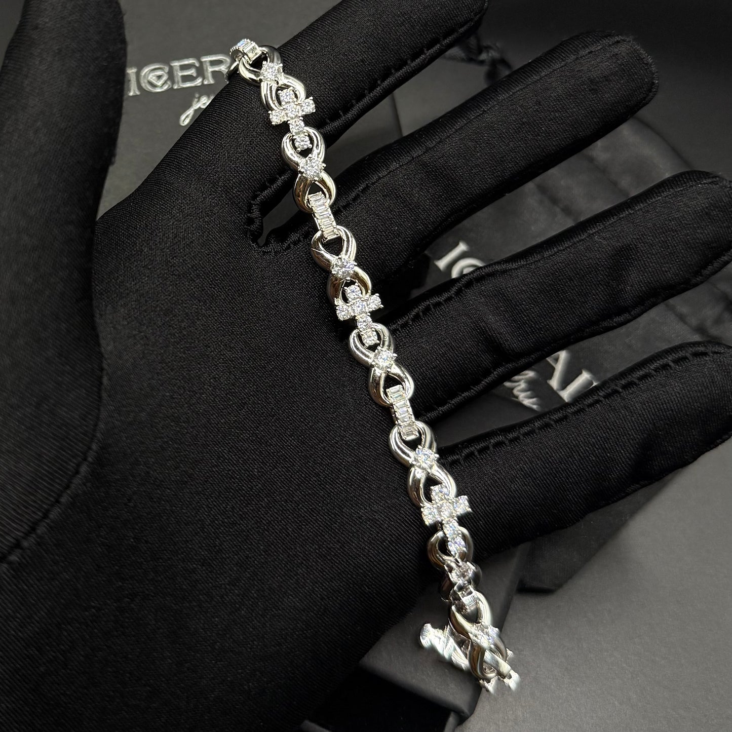 ICED OUT MOISSANITE "SILVER INFINITY CROSS" WEISSGOLD 925S SILVER ARMBAND - ICERAIN JEWELRY