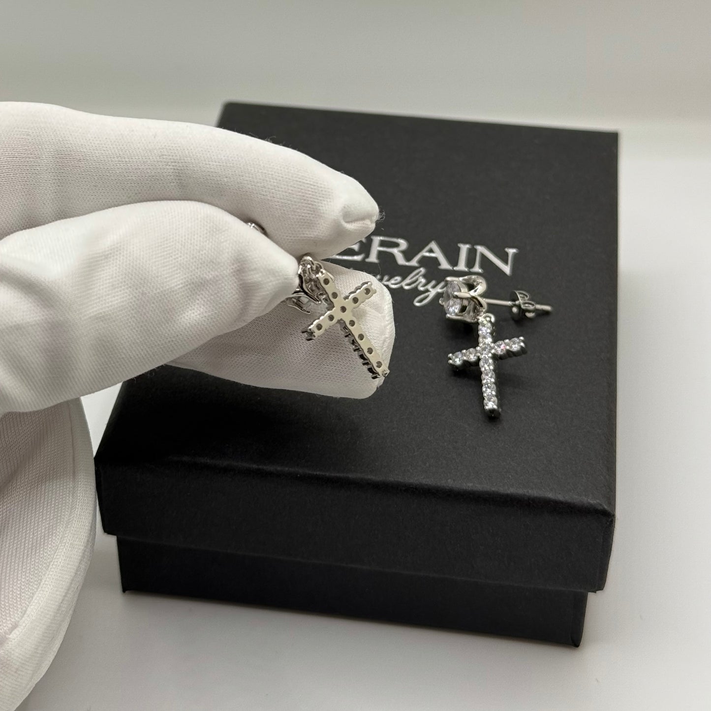 ICED OUT "SILVER LUXURY CROSS" OHRRINGE - ICERAIN JEWELRY