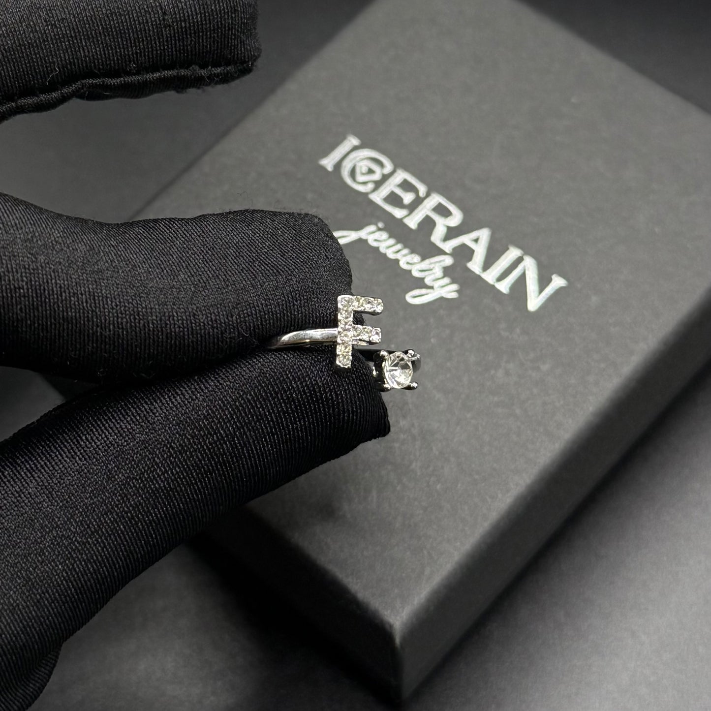 PERSONALISIERTER ICED OUT ANFANGSBUCHSTABEN "NOZZE" RING - ICERAIN JEWELRY