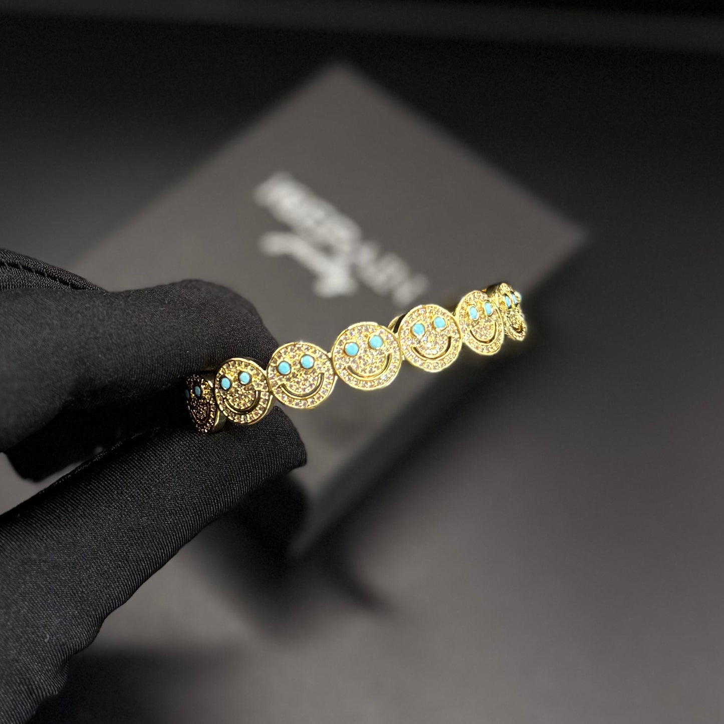 ICED OUT "SMILE" ARMREIF - ICERAIN JEWELRY