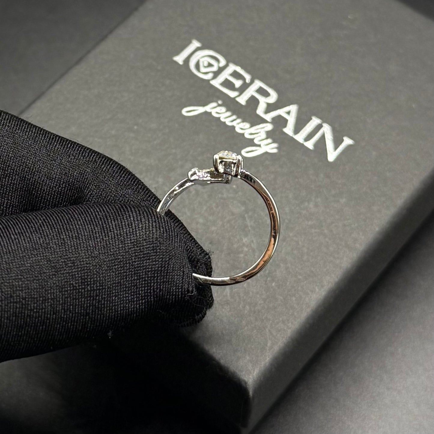 PERSONALISIERTER ICED OUT ANFANGSBUCHSTABEN "NOZZE" RING - ICERAIN JEWELRY