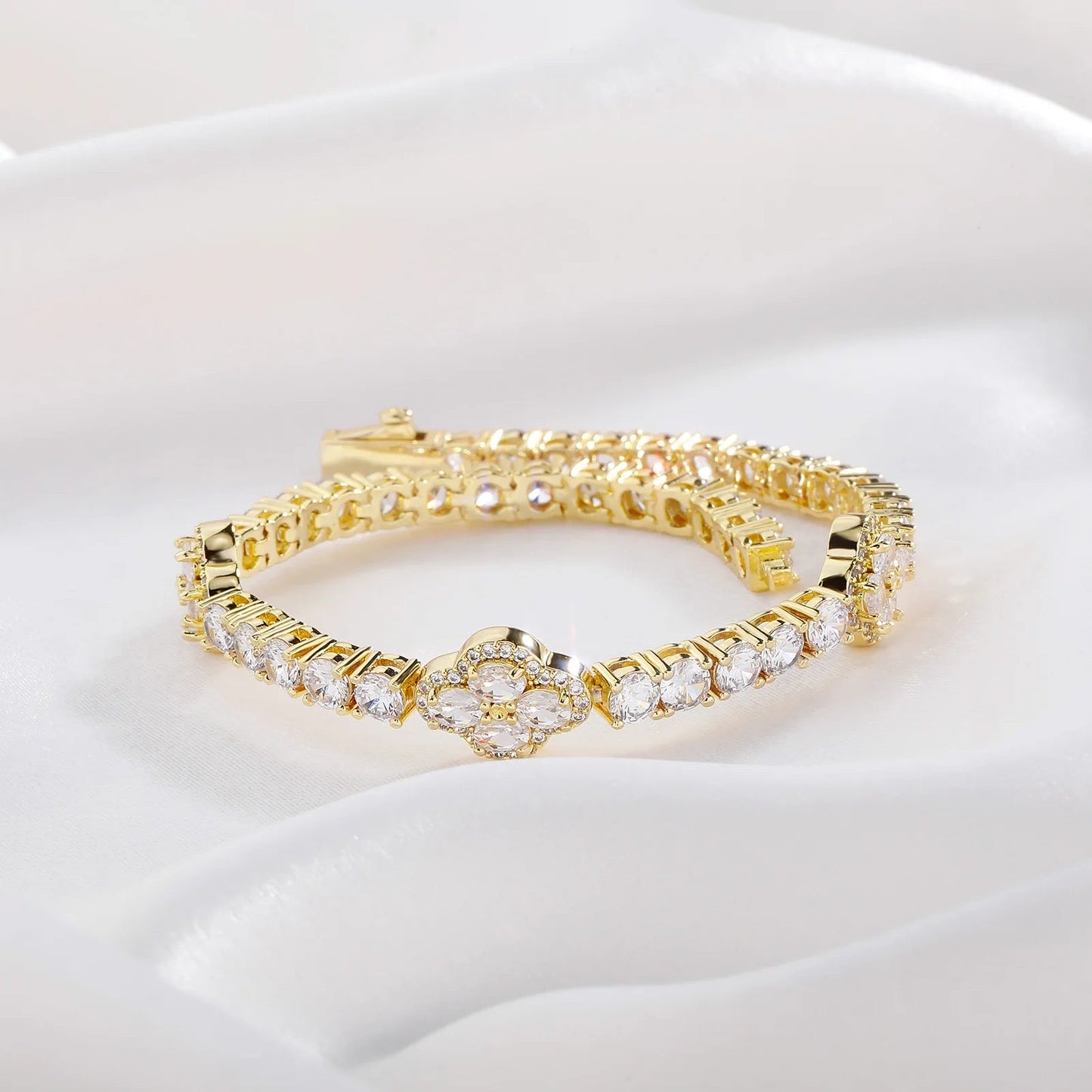 ICED OUT 4MM "GOLD CLOVER TENNIS V2" ARMBAND