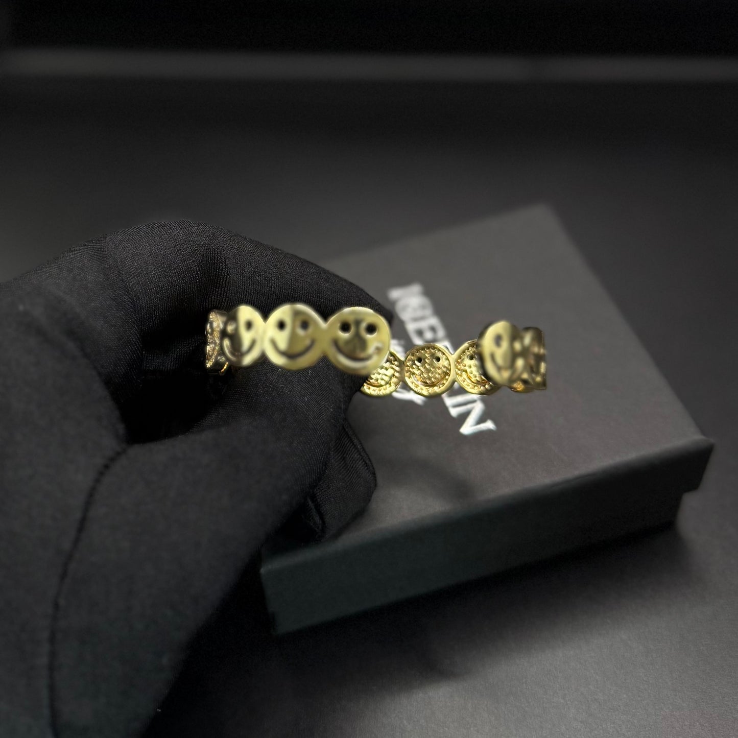 ICED OUT "SMILE" ARMREIF - ICERAIN JEWELRY