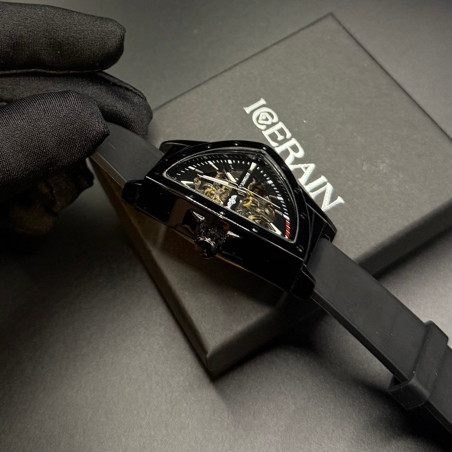 EDELSTAHL AUTOMATIK "TRIANGLAR" UHR - ICERAIN JEWELRY