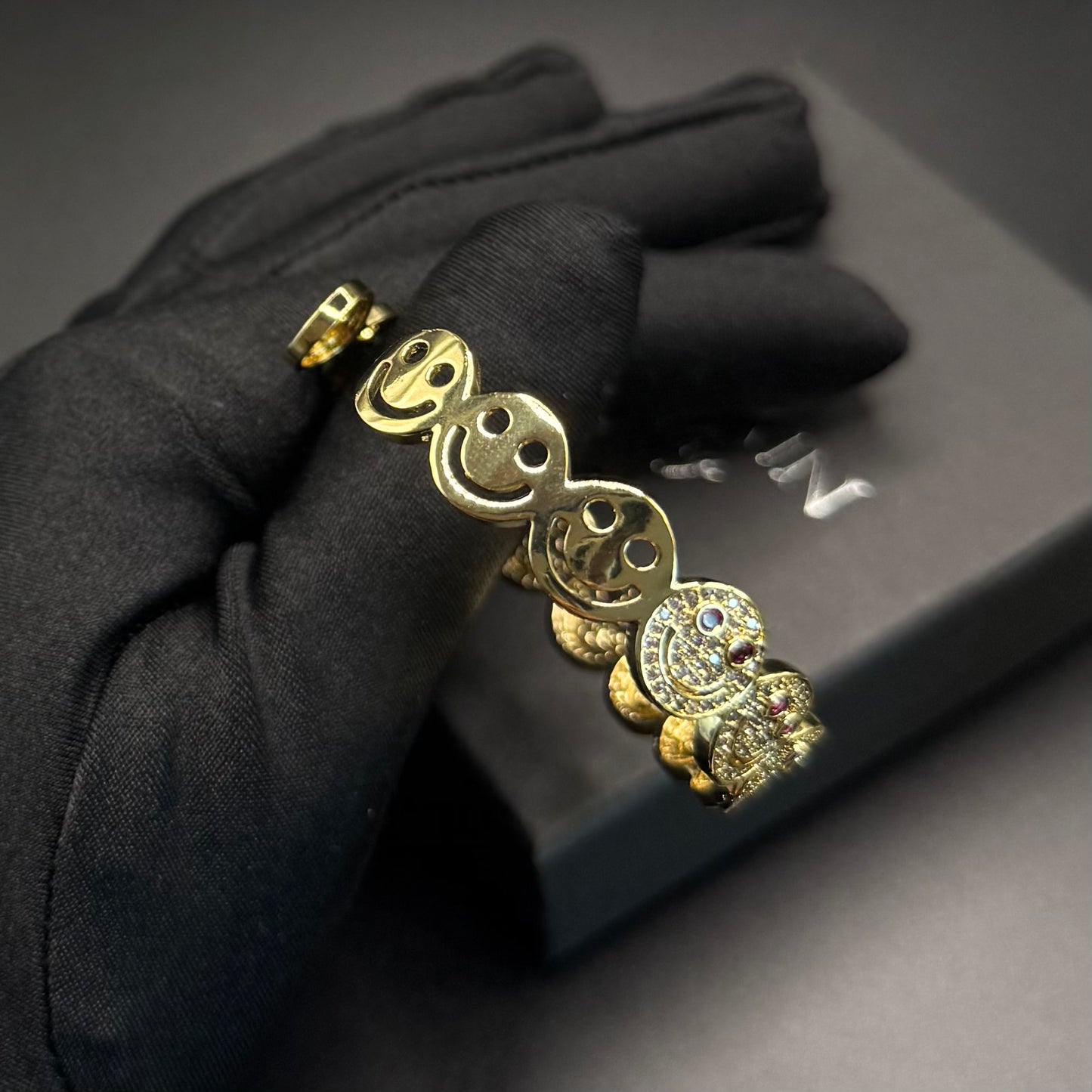 ICED OUT "SMILE" ARMREIF - ICERAIN JEWELRY