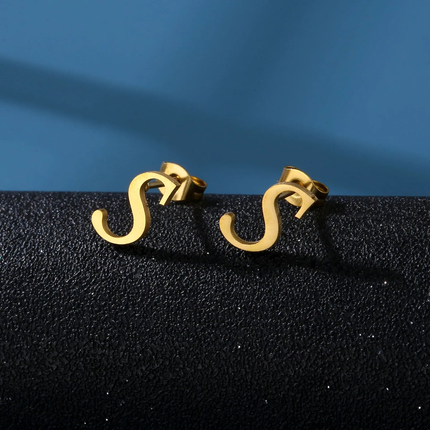 PERSONALISIERTE EDELSTAHL ANFANGSBUCHSTABEN ""SKUR" OHRRINGE - ICERAIN JEWELRY