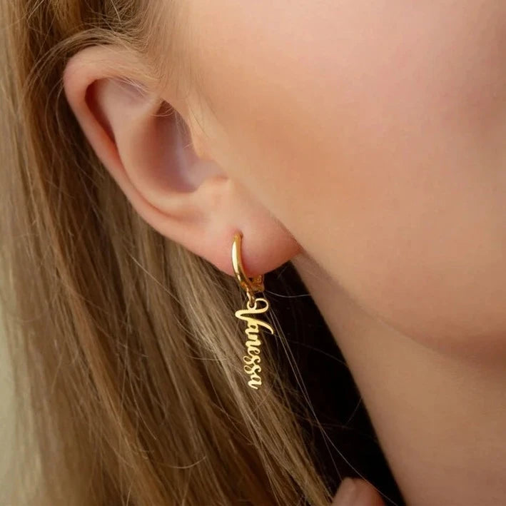 PERSONALISIERTE EDELSTAHL "NAMEDROP" OHRRINGE - ICERAIN JEWELRY