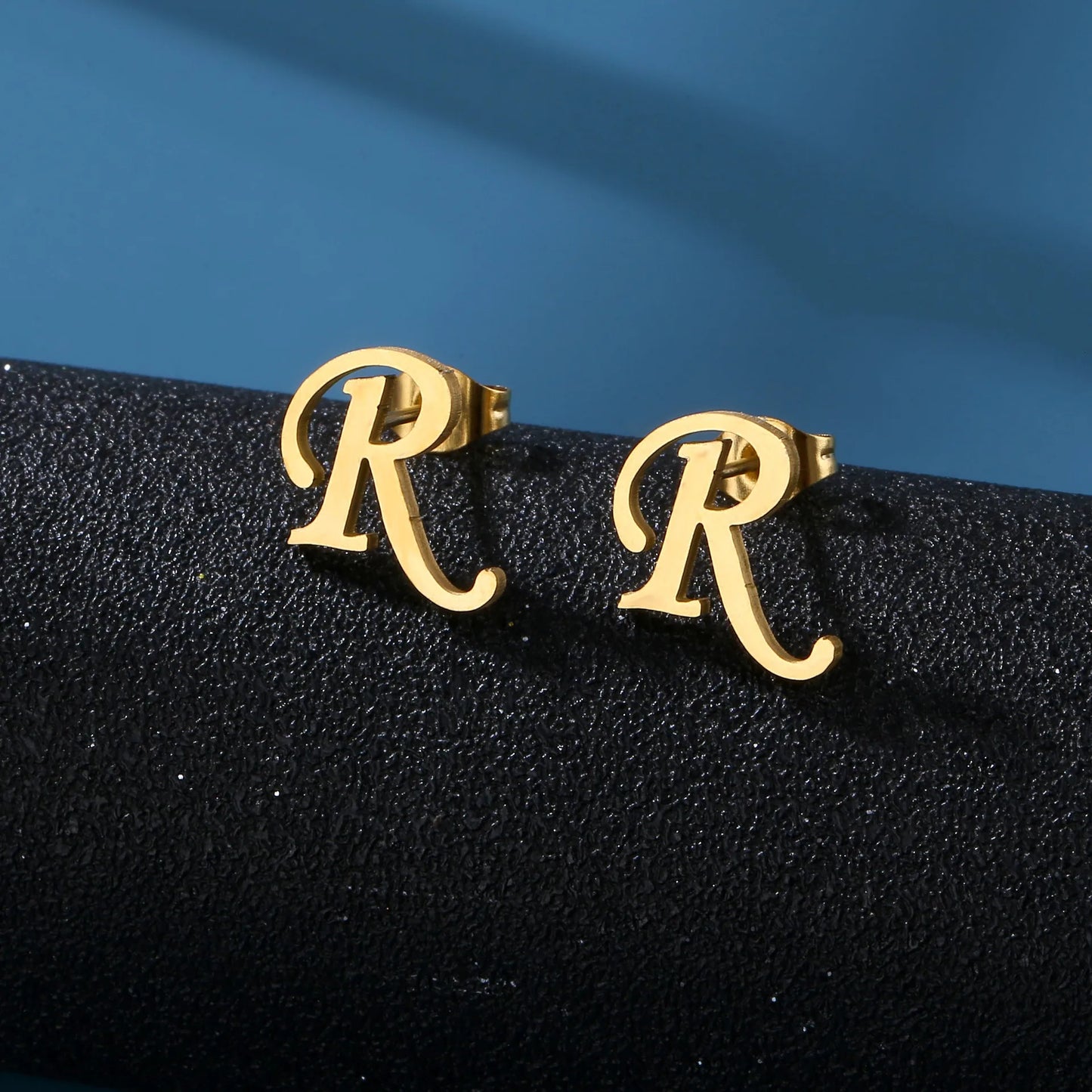 PERSONALISIERTE EDELSTAHL ANFANGSBUCHSTABEN ""SKUR" OHRRINGE - ICERAIN JEWELRY