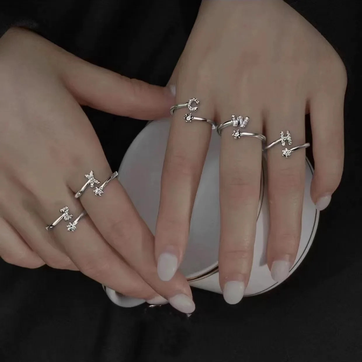 PERSONALISIERTER ICED OUT ANFANGSBUCHSTABEN "NOZZE" RING - ICERAIN JEWELRY