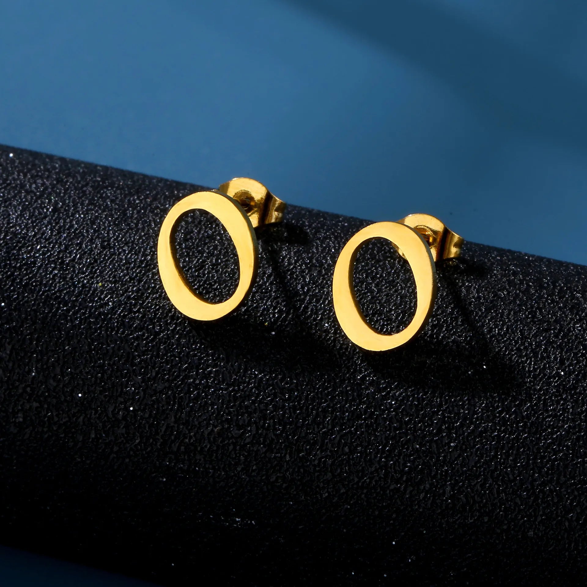 PERSONALISIERTE EDELSTAHL ANFANGSBUCHSTABEN ""SKUR" OHRRINGE - ICERAIN JEWELRY