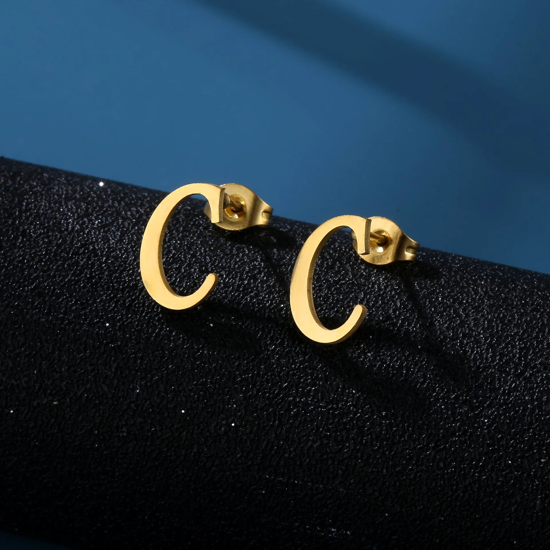 PERSONALISIERTE EDELSTAHL ANFANGSBUCHSTABEN ""SKUR" OHRRINGE - ICERAIN JEWELRY