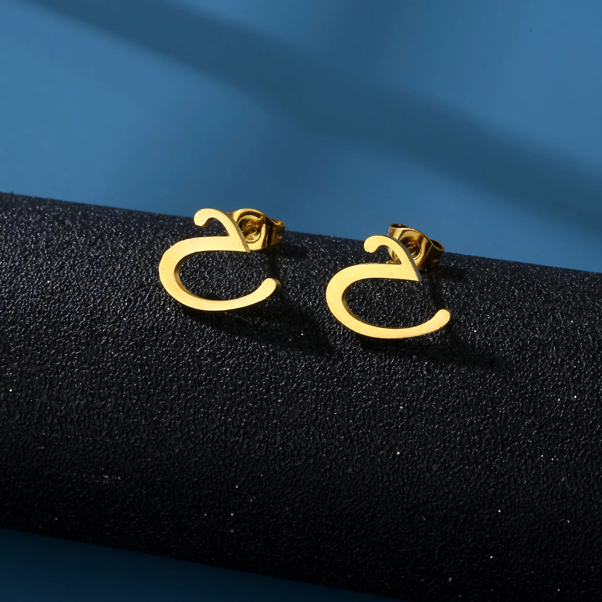 PERSONALISIERTE EDELSTAHL ANFANGSBUCHSTABEN ""SKUR" OHRRINGE - ICERAIN JEWELRY