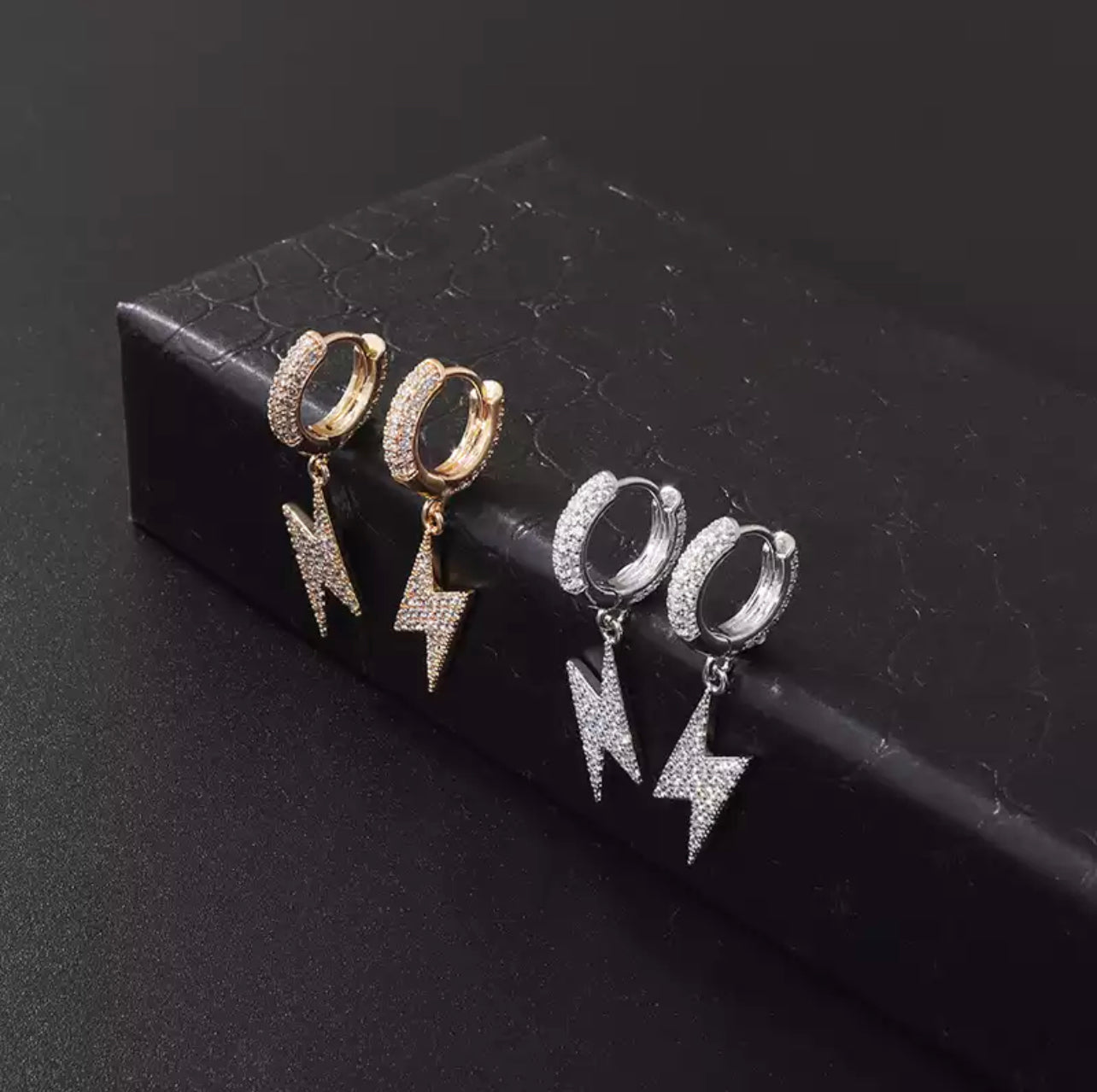 ICED OUT "GOLD LIGHTNING" OHRRINGE - ICERAIN JEWELRY