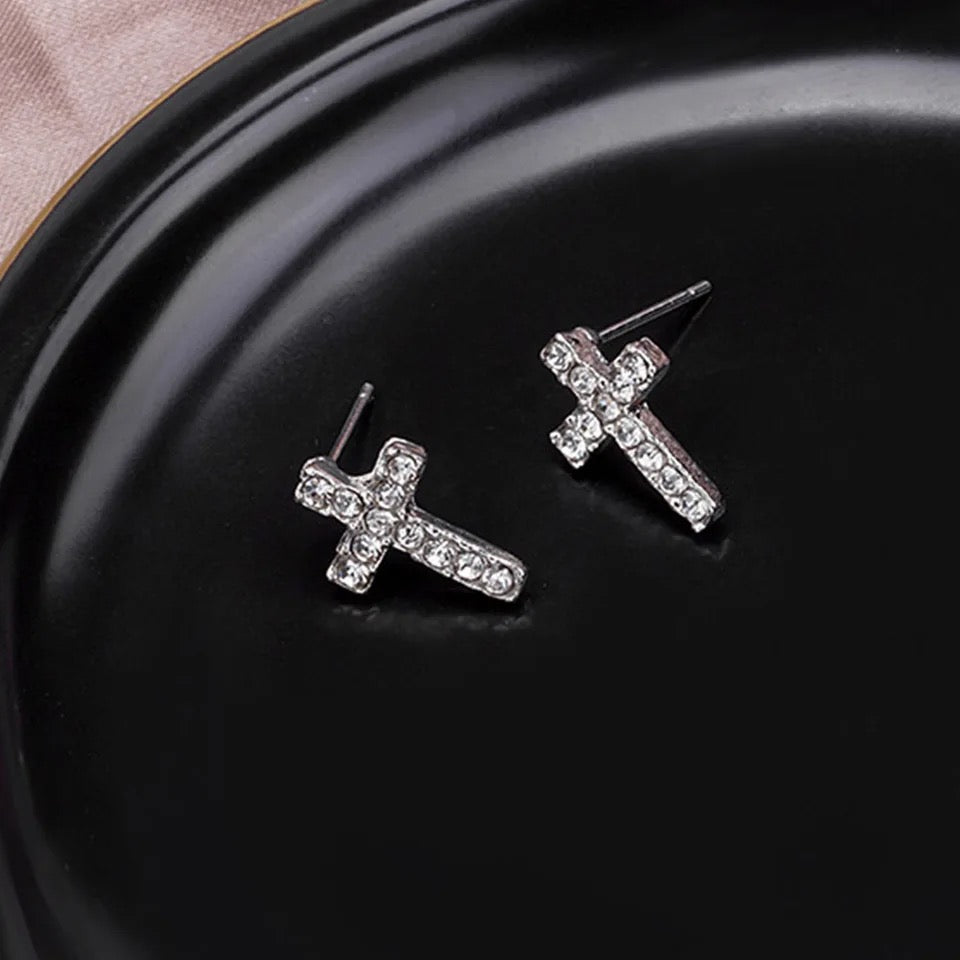 ICED OUT "SILVER MINI CROSS" OHRRINGE - ICERAIN JEWELRY