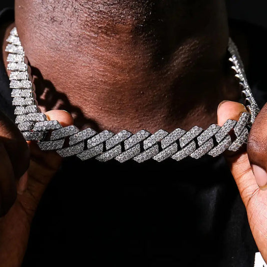 Iced Out Schmuck: Der ultimative Guide zum Glänzen und Strahlen