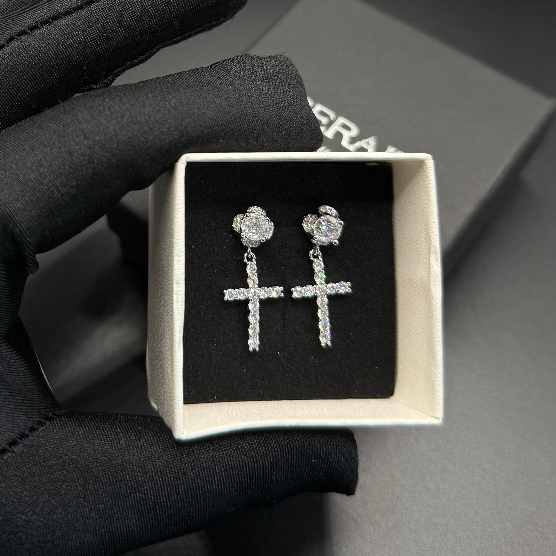 ICED OUT "SILVER LUXURY CROSS" OHRRINGE - ICERAIN JEWELRY