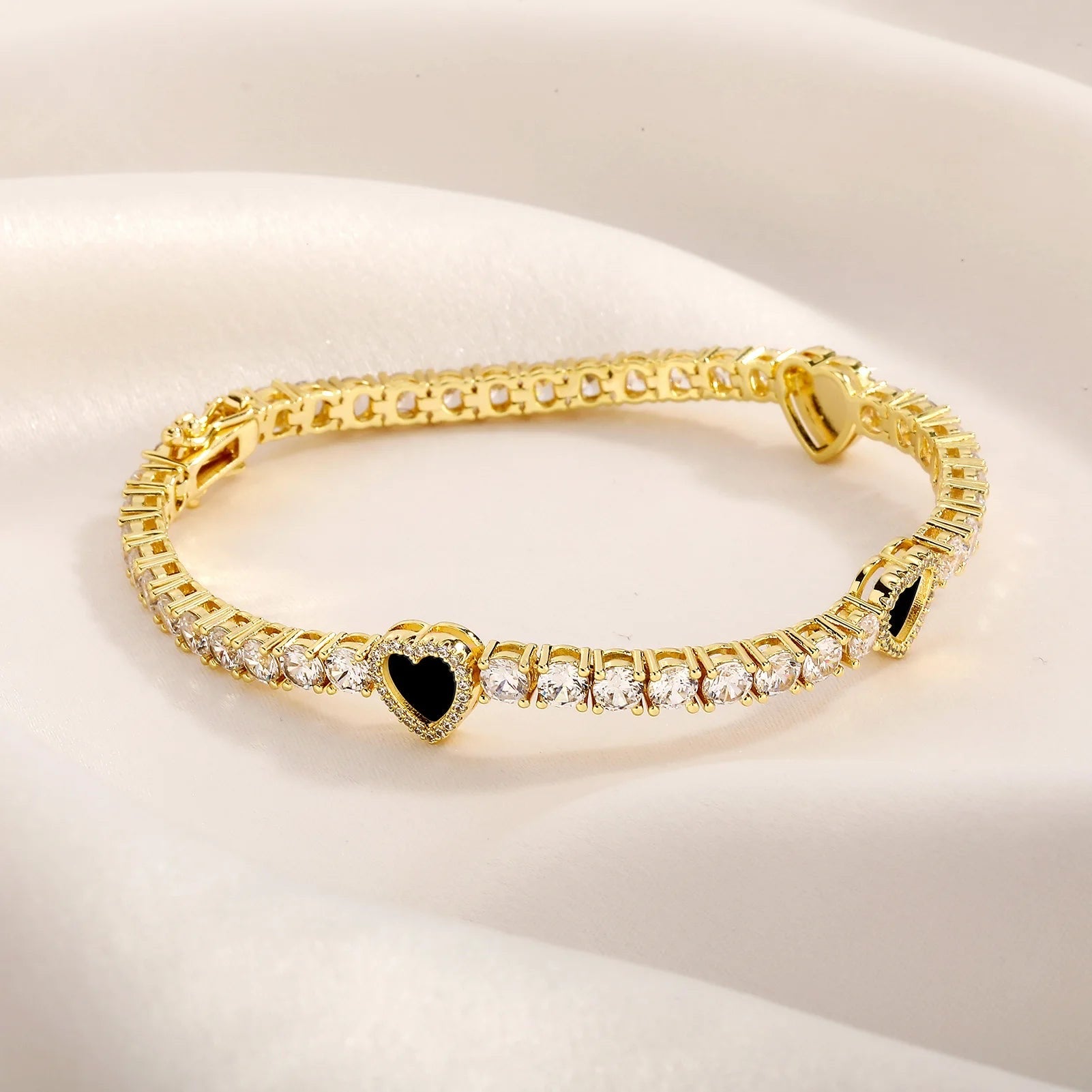 ICED OUT "HEART CLOVER TENNIS" ARMBAND - ICERAIN JEWELRY