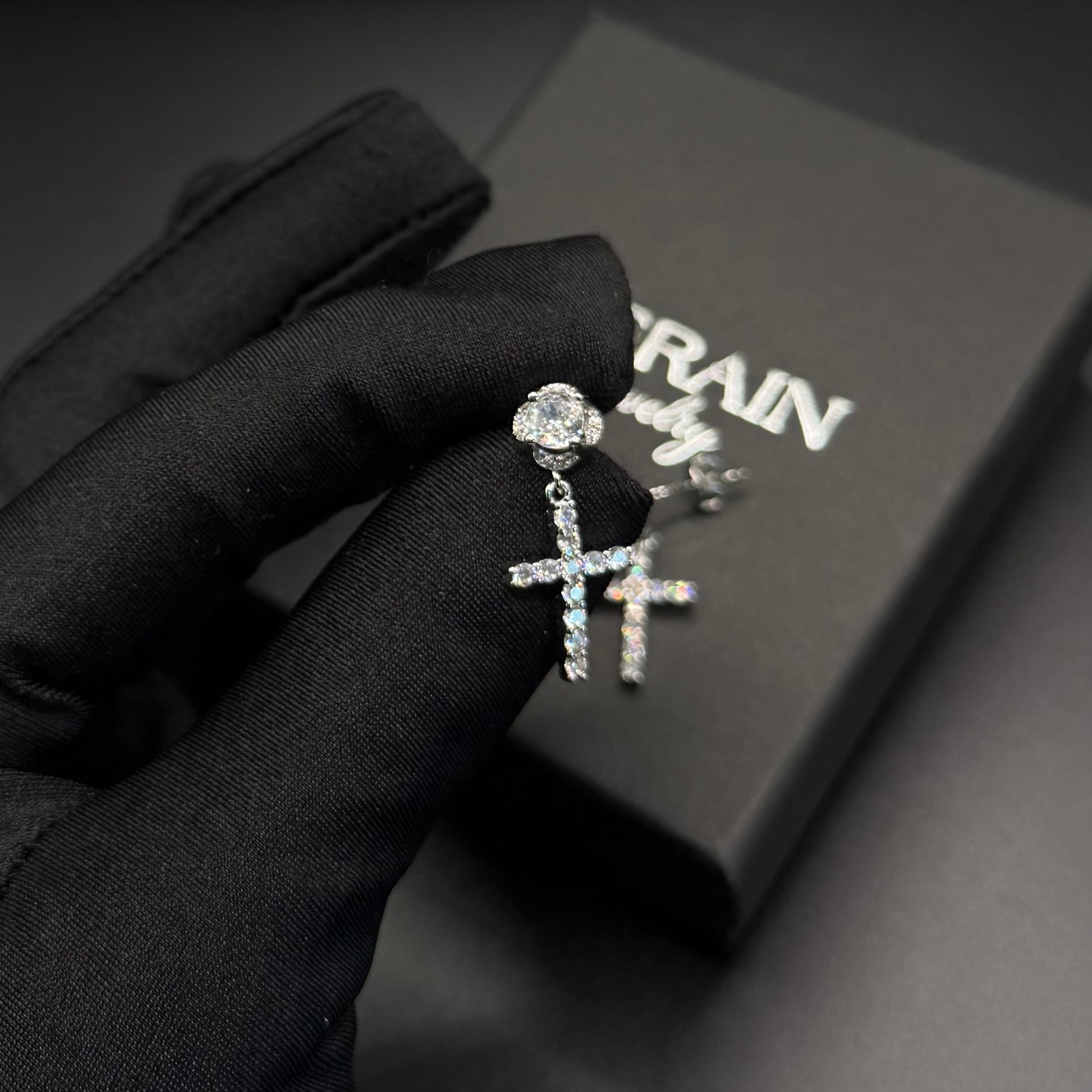ICED OUT "SILVER LUXURY CROSS" OHRRINGE - ICERAIN JEWELRY
