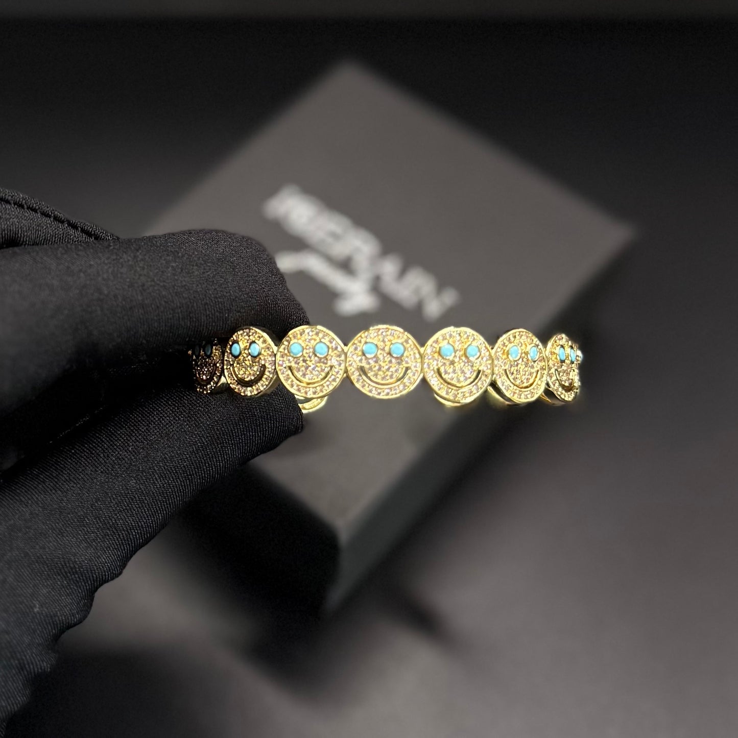 ICED OUT "SMILE" ARMREIF - ICERAIN JEWELRY