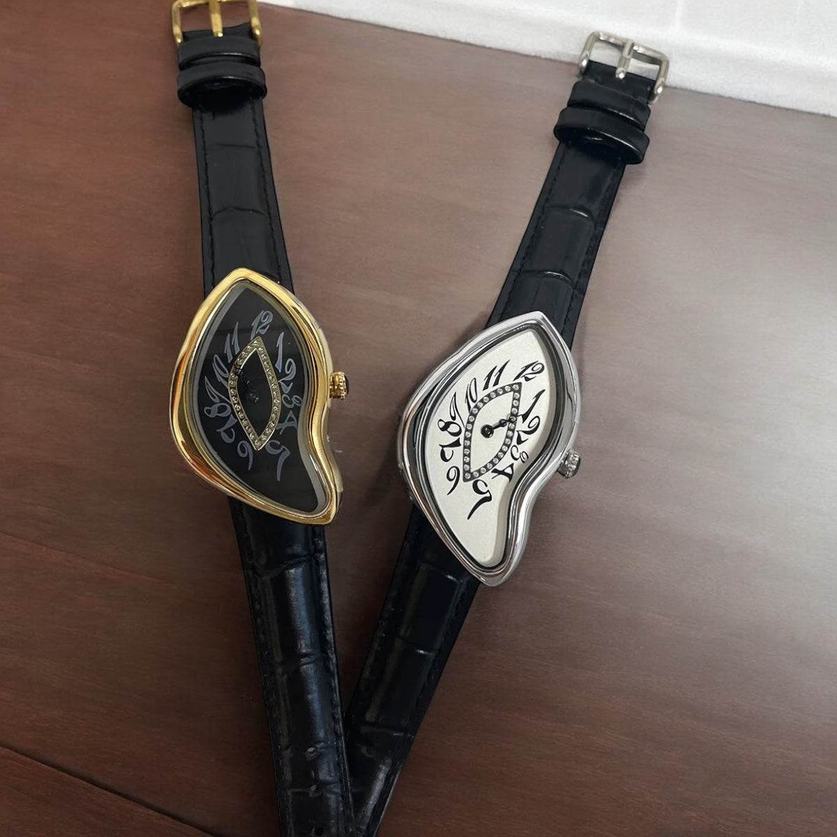 EDELSTAHL AUTOMATIK "TONNEAU PARIS" UHR