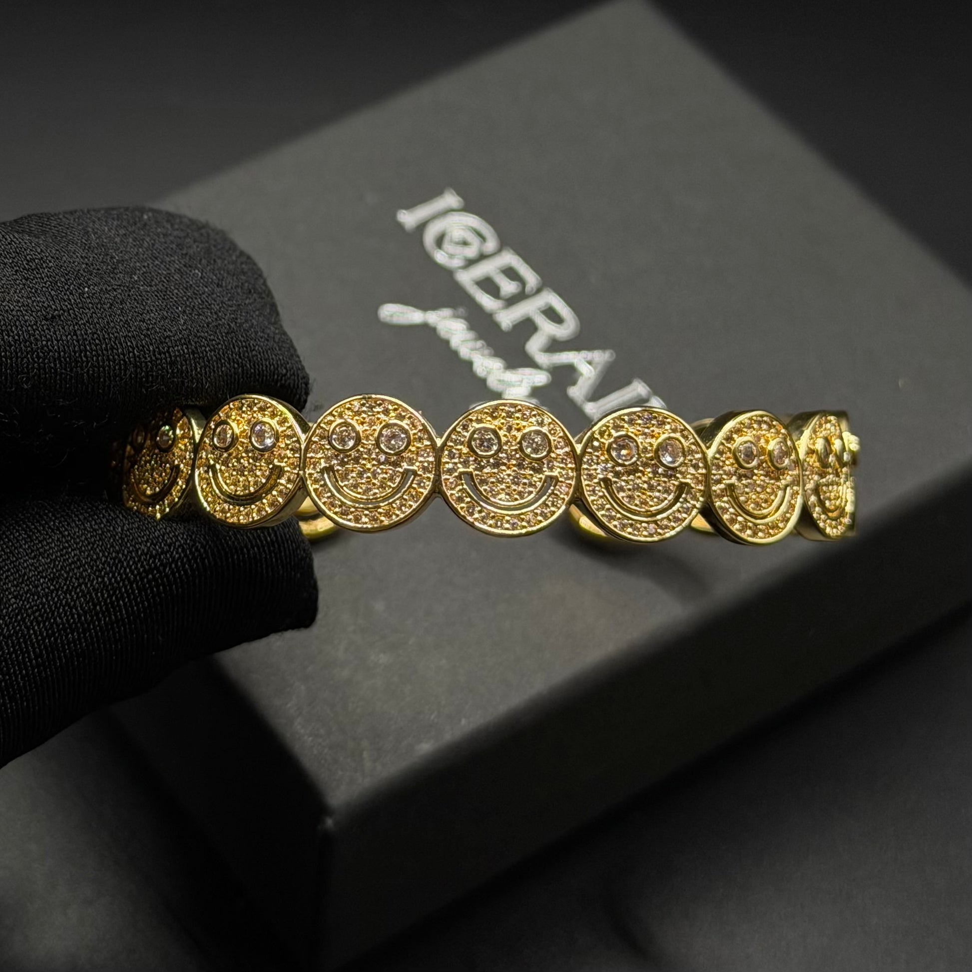 ICED OUT "SMILE" ARMREIF - ICERAIN JEWELRY