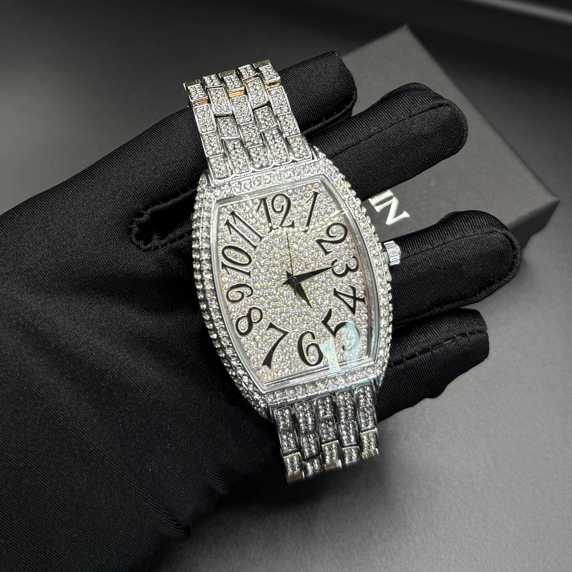 ICED OUT "TONNEAU" UHR - ICERAIN JEWELRY