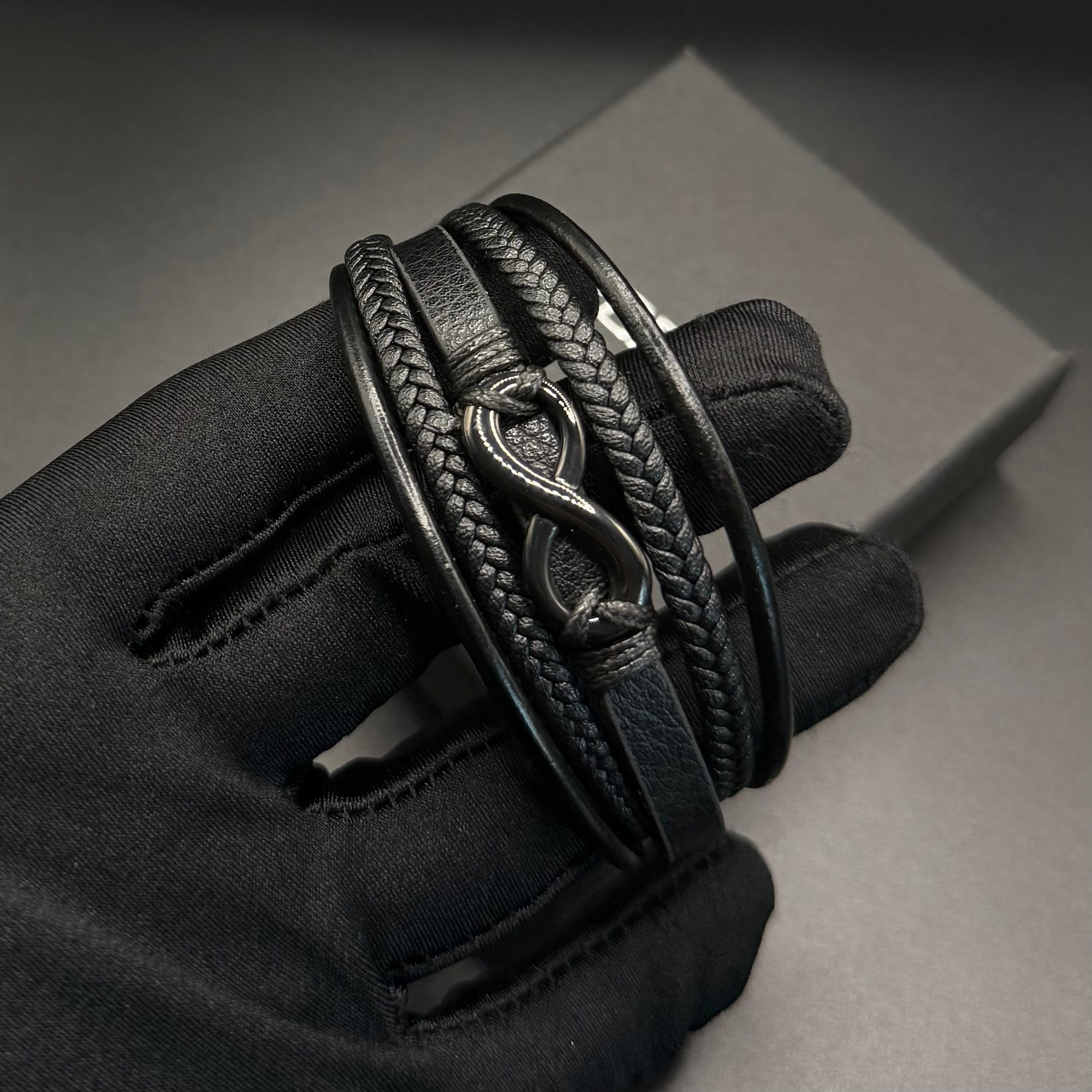 SALE | LEDER 19CM "BLACK INFINITY" ARMBAND - ICERAIN JEWELRY