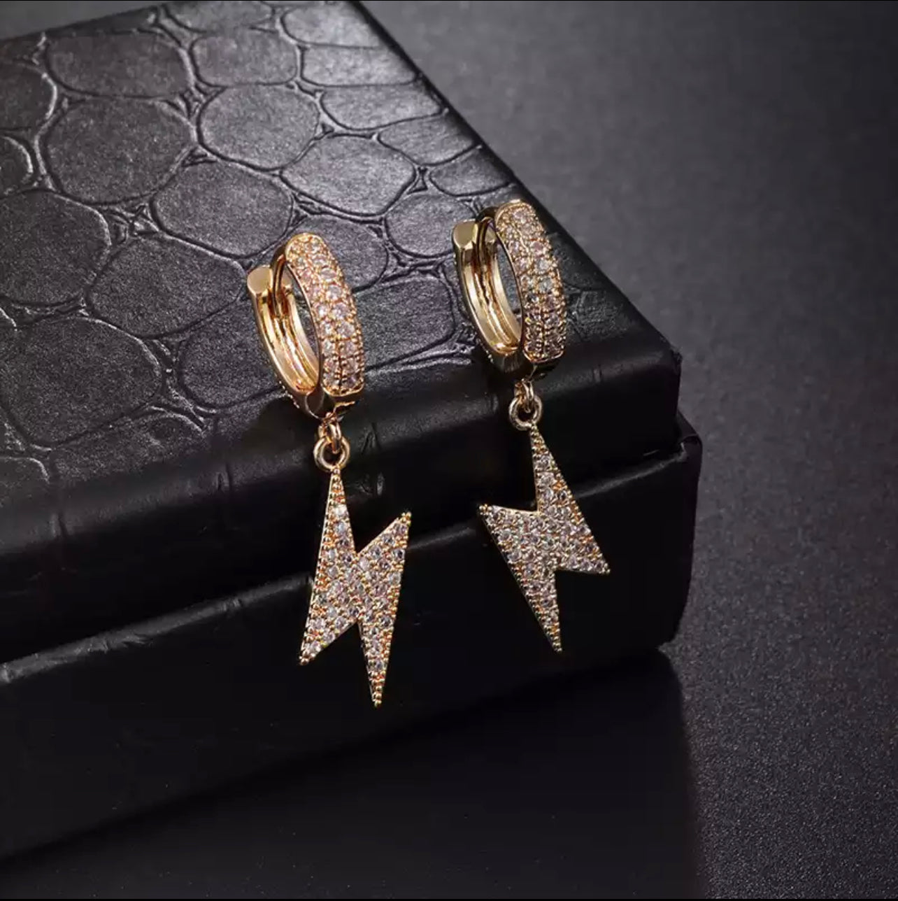 ICED OUT "GOLD LIGHTNING" OHRRINGE - ICERAIN JEWELRY