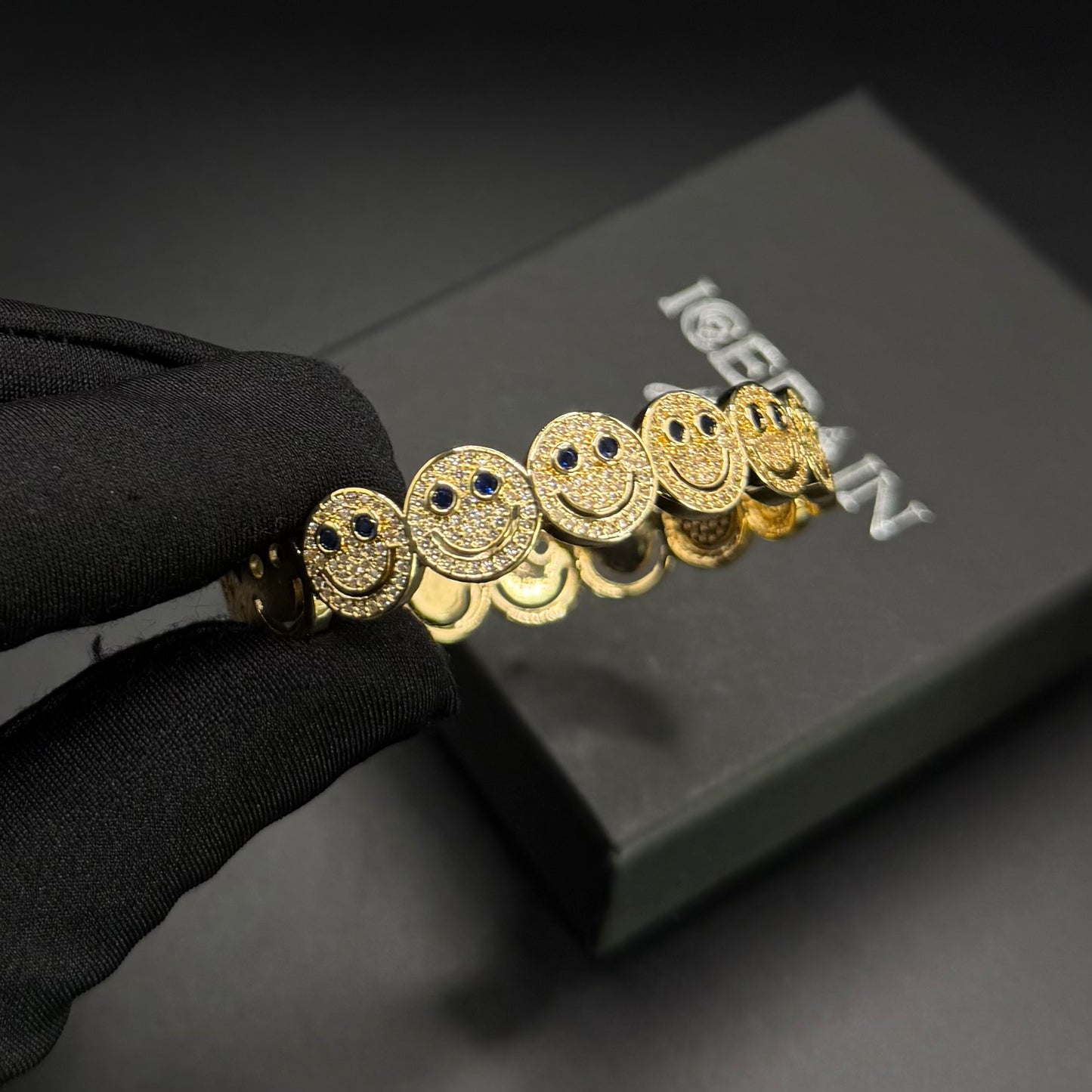 ICED OUT "SMILE" ARMREIF - ICERAIN JEWELRY