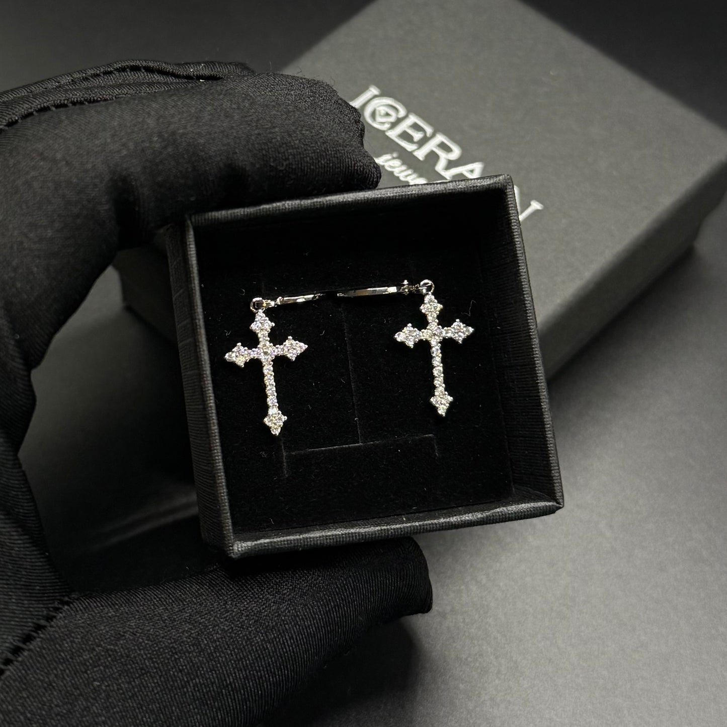 ICED OUT "SILVER ROYAL CROSS" OHRRINGE - ICERAIN JEWELRY