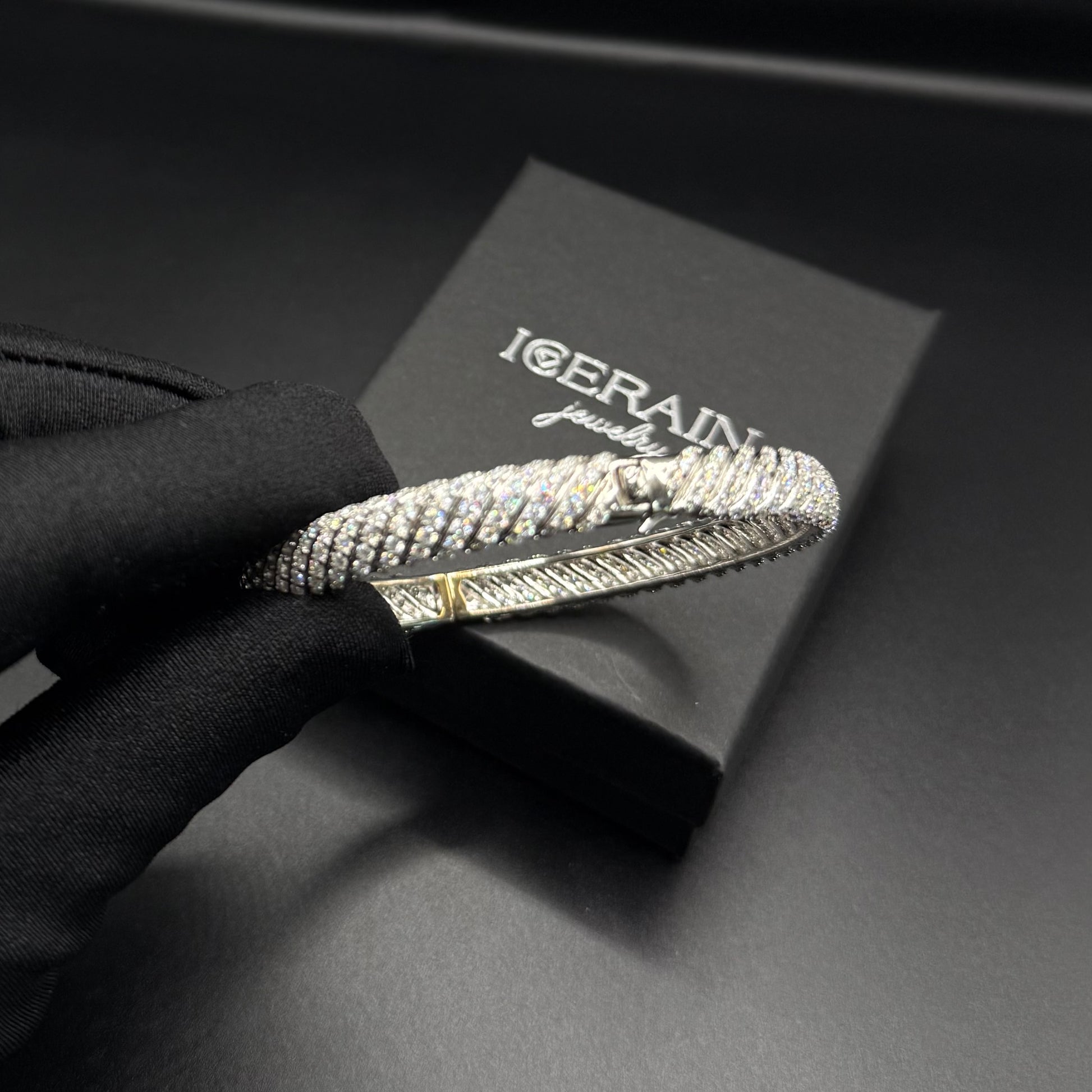 ICED OUT 8MM MOISSANITE "TWIST" WEISSGOLD 925S SILVER ARMREIF - ICERAIN JEWELRY