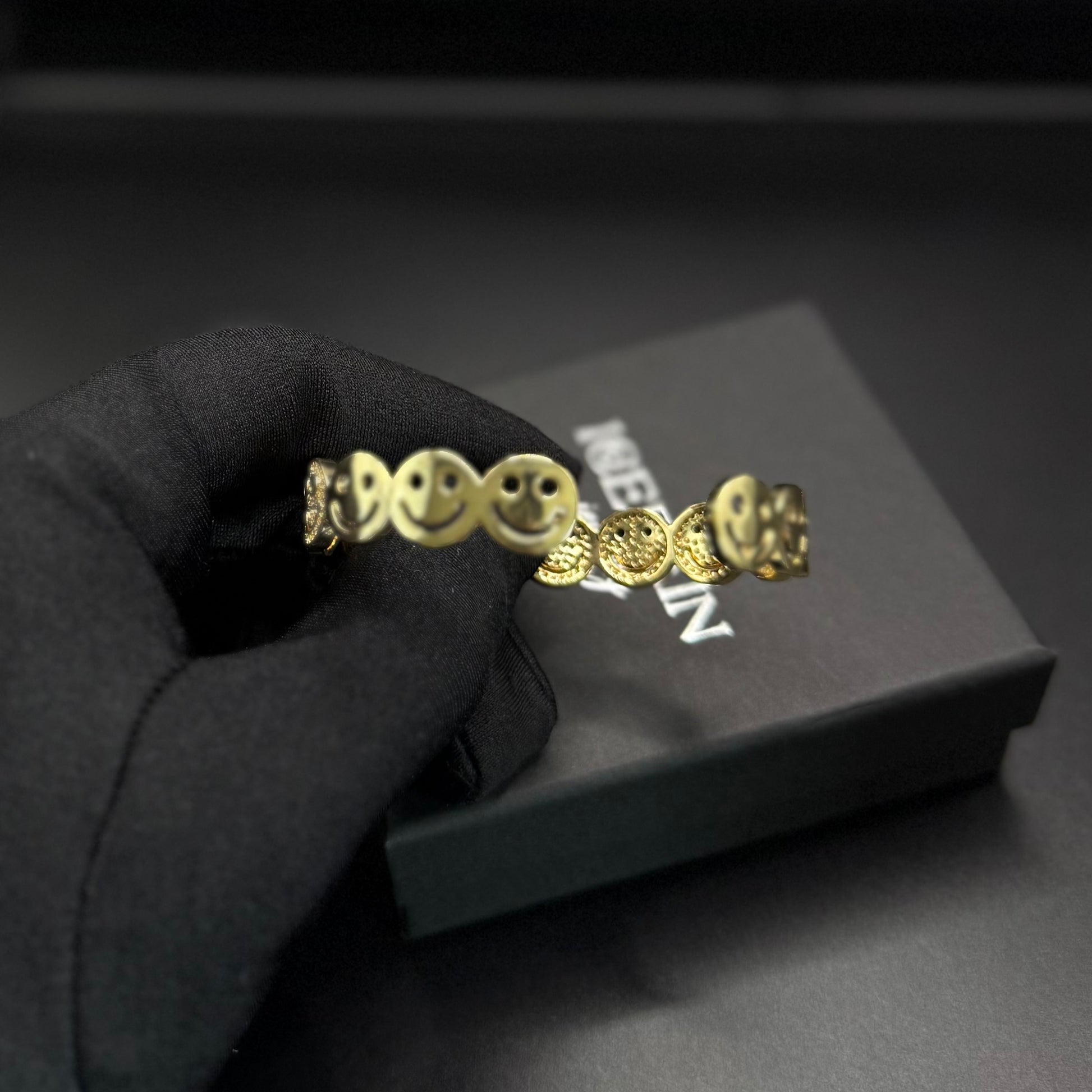 ICED OUT "SMILE" ARMREIF - ICERAIN JEWELRY