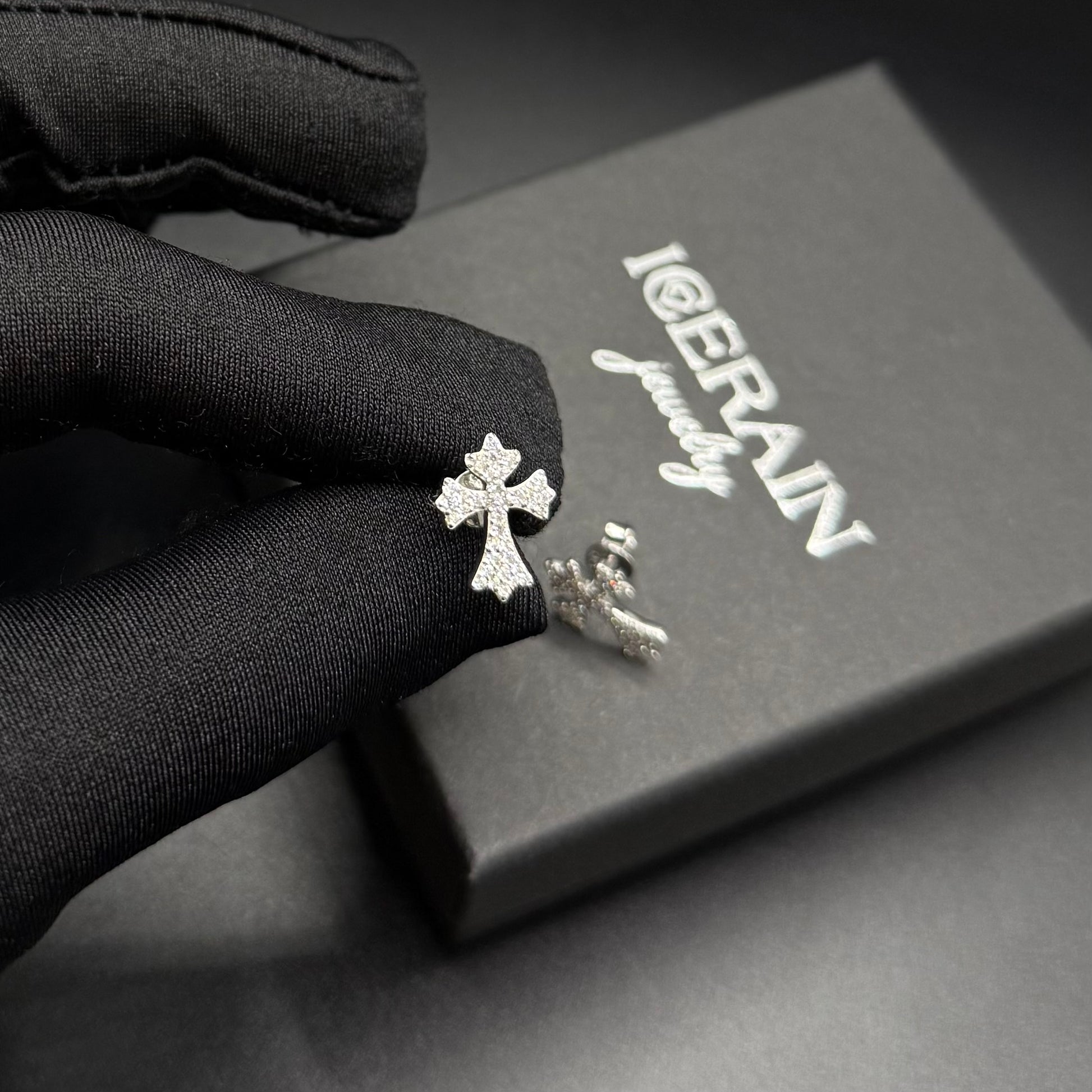 ICED OUT MOISSANITE "CROSS V4" WEISSGOLD 925S SILVER OHRRINGE - ICERAIN JEWELRY