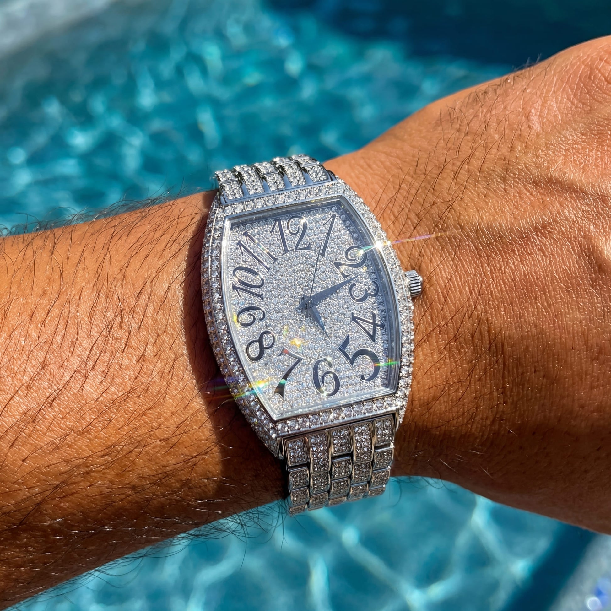 ICED OUT "TONNEAU" UHR - ICERAIN JEWELRY