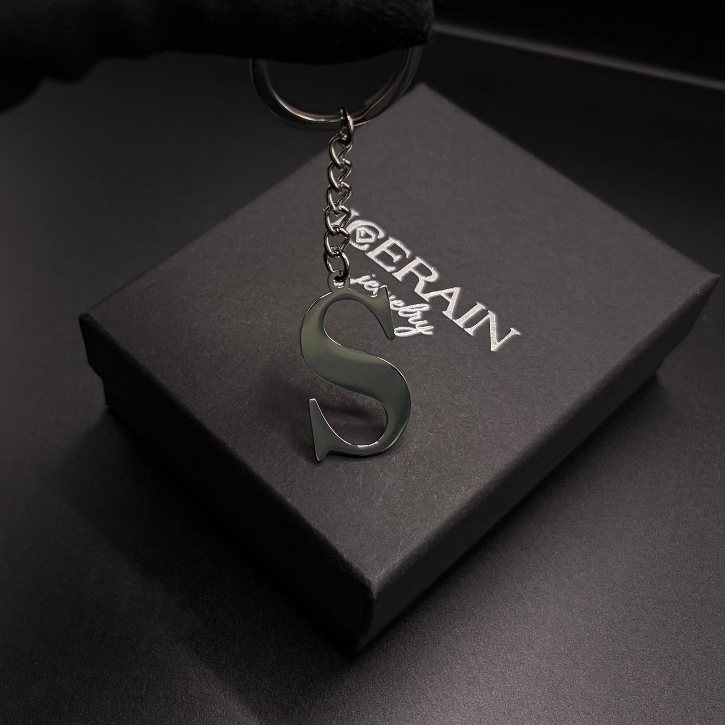 PERSONALISIERTER EDELSTAHL ANFANGSBUCHSTABE "FLISH" SCHLÜSSELANHÄNGER - ICERAIN JEWELRY