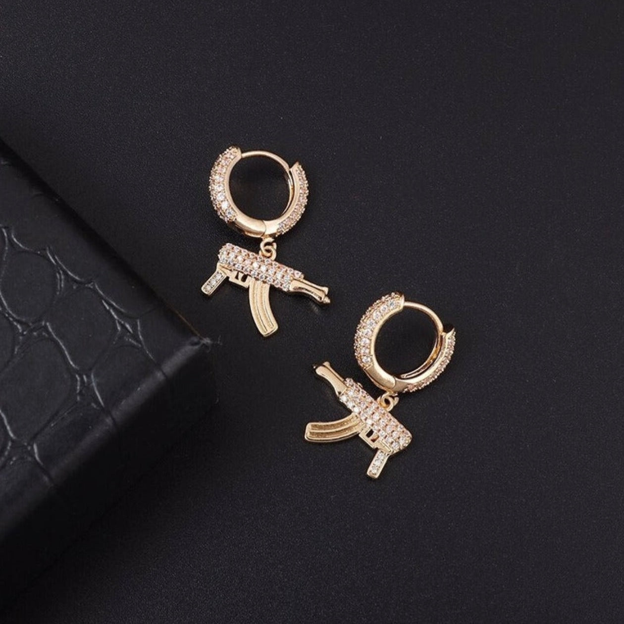 ICED OUT "GOLD WEAPON" OHRRINGE - ICERAIN JEWELRY